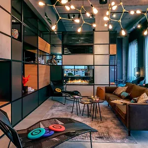3* Отель Moxy Milan Linate Airport